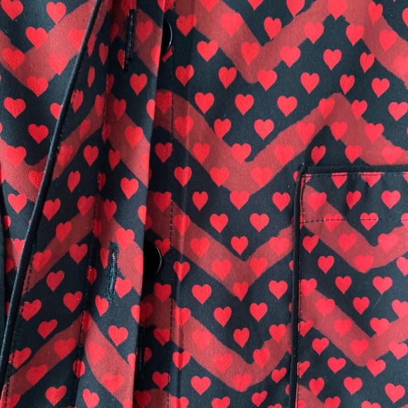 Eshakti Size 1x Chevron Red Heart Print Crepe Ruffle Black Trim Shirt - Picture 11 of 16